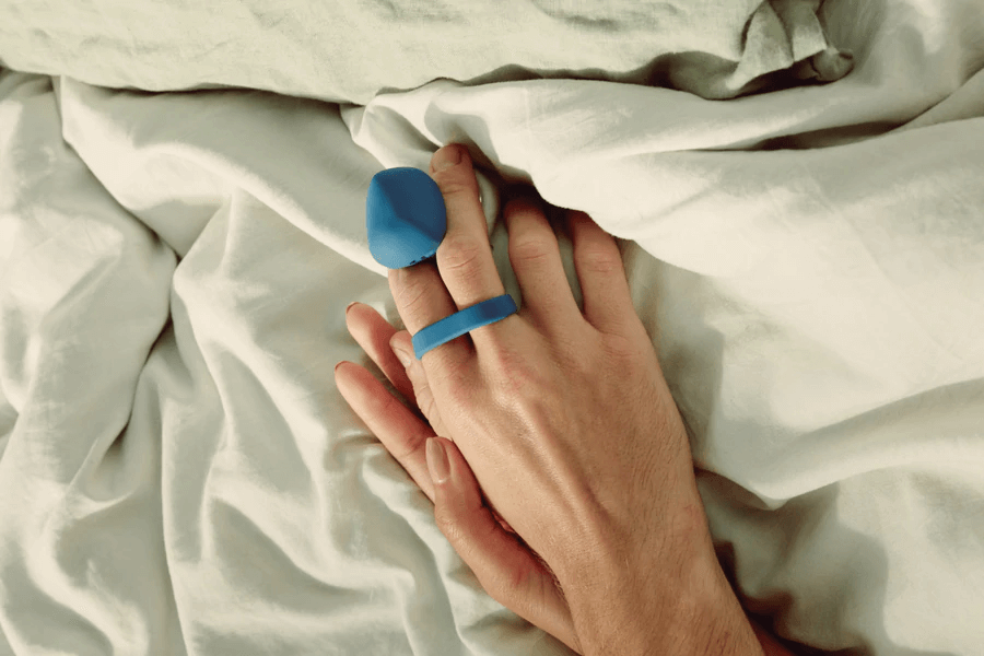 Seamlessness of Pleasure: Finger Vibrator by Dame